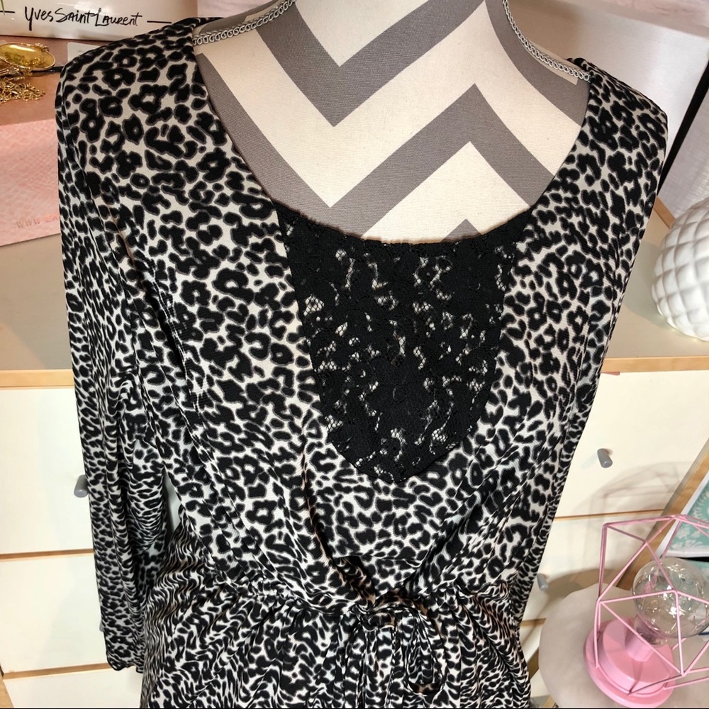 Leopard Tiered Blouse - Picture 3 of 8
